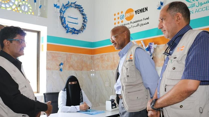 وفد أممي يطّلع على احتياجات القطاع الصحي في مستشفيين بتعز