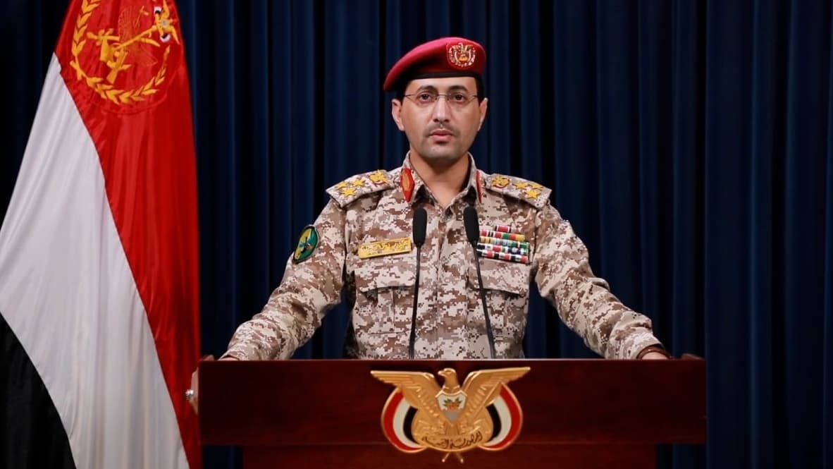 الحوثيون يعلنون حظر الملاحة الإسرائيلية في البحر الأحمر ويتبنون إطلاق صواريخ باتجاه إسرائيل