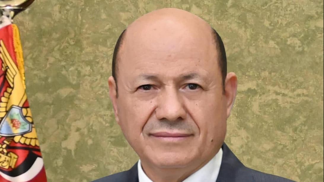 رئيس مجلس القيادة يوجه باتخاذ الإجراءات القانونية في حادثتي إطلاق النار وانفجار مخزن أسلحة بعدن