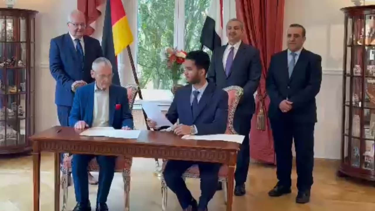 اليمن وألمانيا يوقعان اتفاقاً لاستعادة قطعتين أثريتين وأرشيف نادر