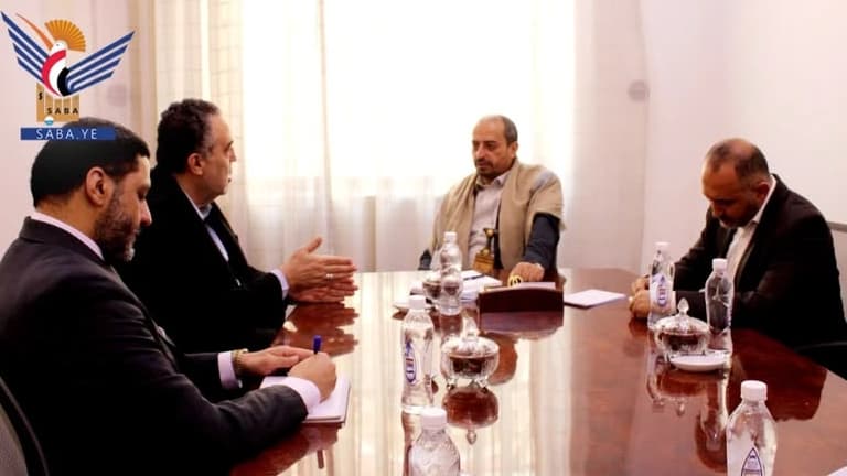 بعد تلويحها بإشعال الحرب.. مليشيا الحوثي تطالب المبعوث الأممي بالدفع بعملية السلام