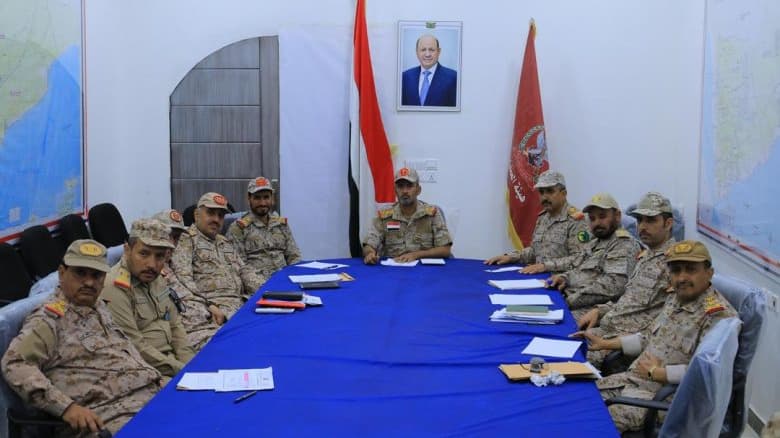 رئيس هيئة الأركان يناقش  التطورات الميدانية في اجتماع موسع مع قادة الهيئات والمناطق والمحاور العسكرية