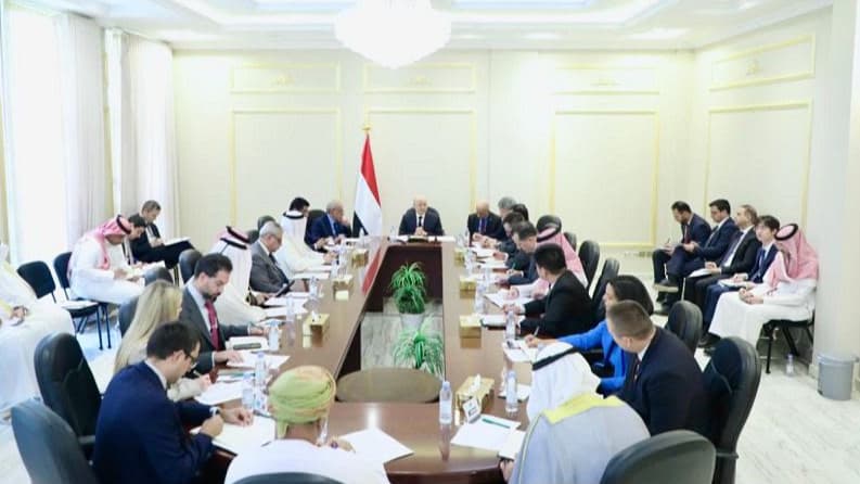 الرئيس العليمي: الرحلة الإيرانية إلى صنعاء تمثل خرقاً للسيادة وتحدياً لقرارات مجلس الأمن