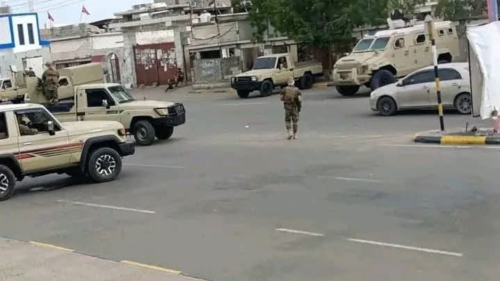 إطلاق نار داخل مبنى محافظة أبين خلال اجتماع أمني