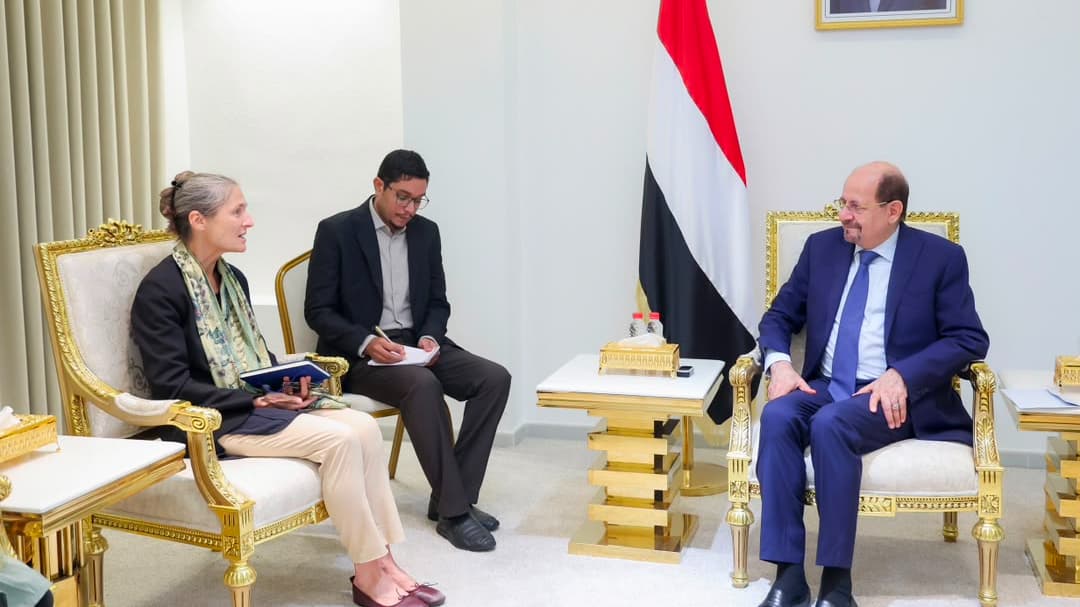 رئيس الوزراء ووزيرة التخطيط يبحثان مع السفيرة الهولندية دعم الإصلاحات ومشاريع التنمية