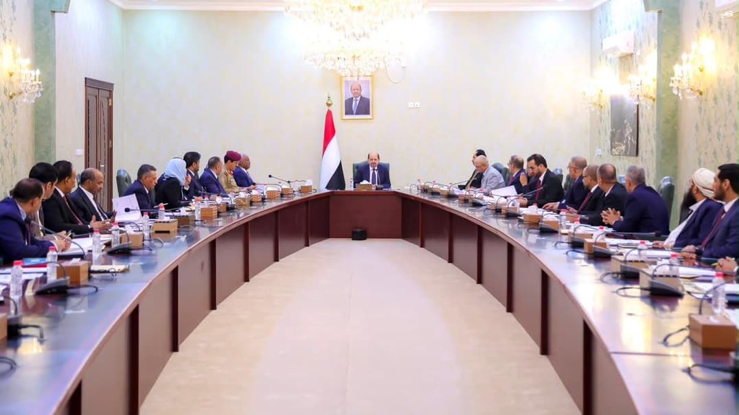 الحكومة تعلن الانعقاد الدائم وتشكل فريقاً لإدارة الأزمة ومواجهة التصعيد الحوثي