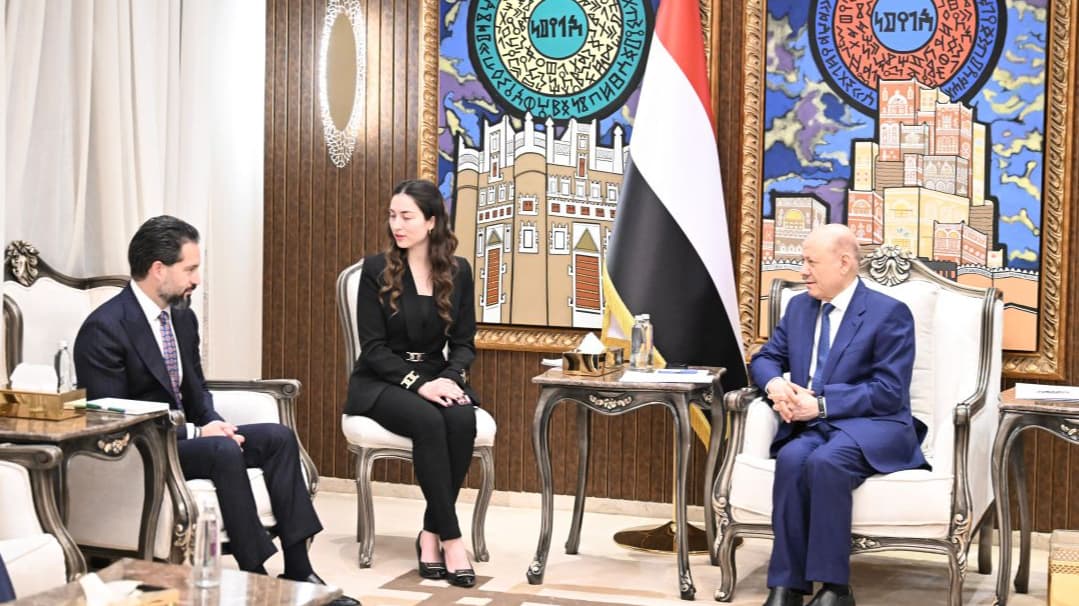 الرئيس العليمي يشيد بالدعم الأمريكي ويؤكد: لن نسمح بانتهاك مجالنا الجوي