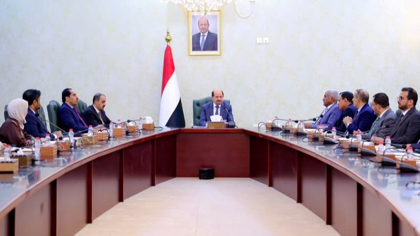 الحكومة اليمنية: استئناف الرحلات يجب أن يتم عبر مؤسسات الدولة