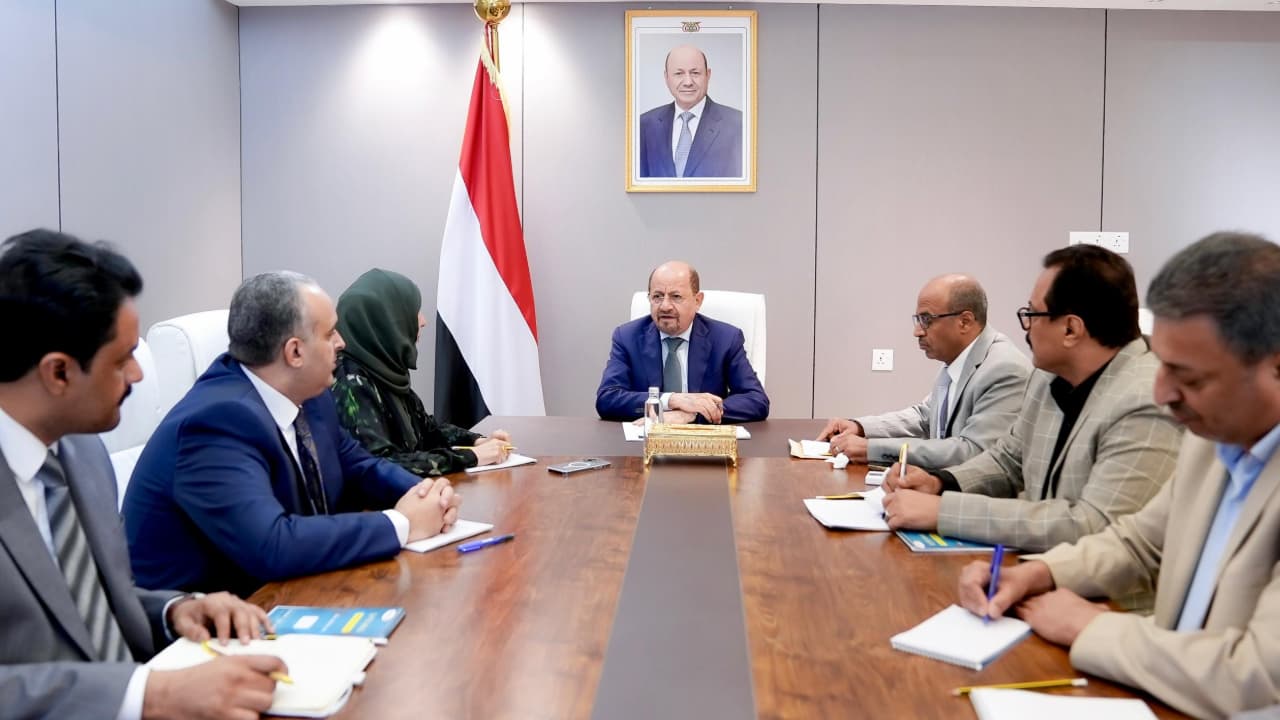 الزنداني يناقش مع لجنة تسويق النفط إجراءات استئناف تصديره ويؤكد: حق سيادي لا يحتمل التأجيل