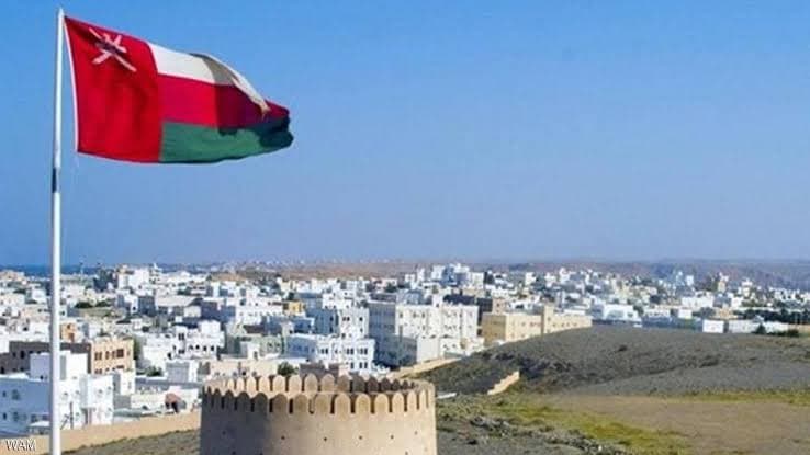 عُمان تحذر من التصعيد بالبحر الأحمر وتكشف عن تحركات لتفعيل خارطة الطريق اليمنية