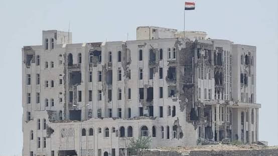 قصف حوثي يستهدف المجمع القضائي وسط مدينة تعز