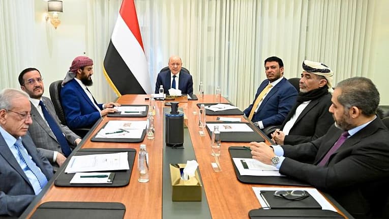 "الرئاسي" والحكومة يوجهان برفع الجاهزية القصوى وتفكيك شبكات التهريب وتمويل الإرهاب