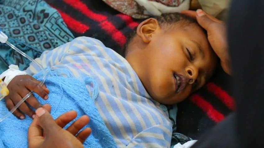 في ظل انهيار القطاع الطبي.. الكوليرا يفتك باليمنيين مجدداً