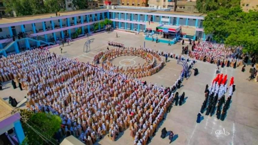 نظام البصمة في مدارس تعز.. هل يحد من غياب الطلاب؟