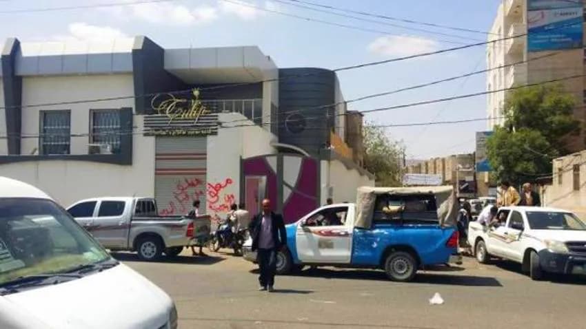 الأناشيد الحربية والدينية بدلا من الغناء .. مليشيا الحوثي في مواجهة الفنانين وملاك صالات الأفراح