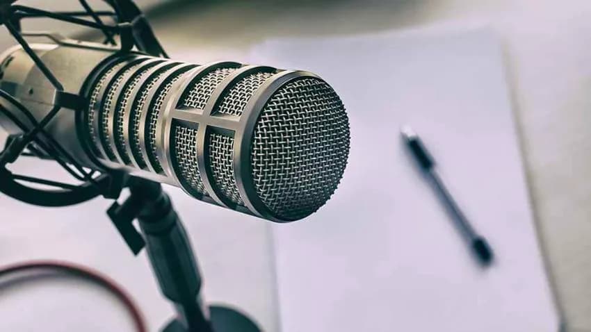 "البودكاست" اليمني: نافذة جديدة للتعبير يواجه تحديات كبيرة