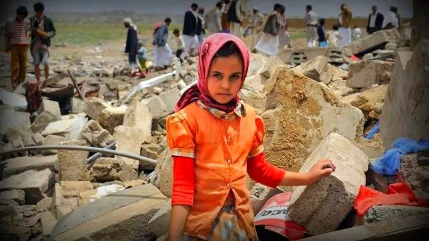 بعد 10 أعوام  من الحرب.. كيف يفاقم تدهور العملة معاناة اليمنيين؟