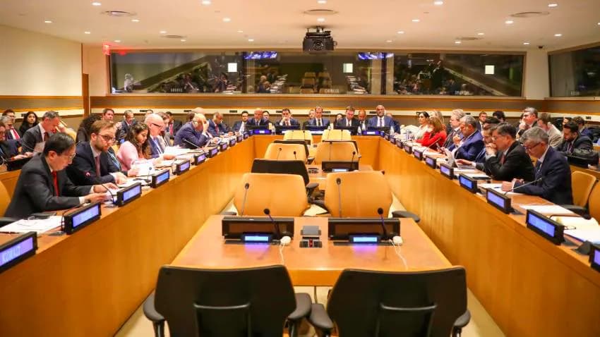 هل تنجح الحكومة في استعادة ثقة المانحين للحصول على دعم مالي لإنقاذ الاقتصاد؟
