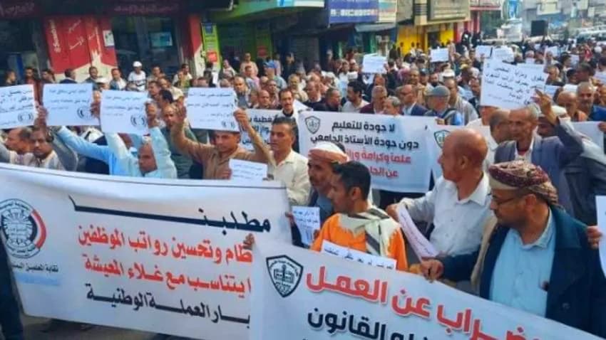 بعد أشهر من التوقف.. هل تنجح محاولات الحكومة في احتواء إضراب المعلمين واستئناف العملية التعليمية؟