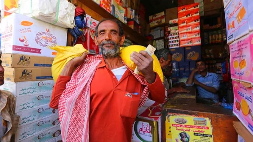 كيف ستتأثر واردات الغذاء وأسعار السلع في اليمن بعد تصنيف واشنطن للحوثيين كمنظمة إرهابية؟