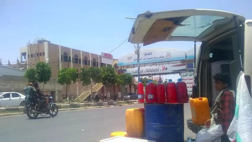 سوق سوداء في الانتظار.. أزمة المشتقات النفطية في مناطق الحوثيين تثير قلق المواطنين