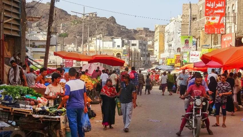 لجنة تمويل وتنظيم الاستيراد.. هل تنقذ الريال اليمني أم تُضاف إلى أدوات تسكين الأزمة؟