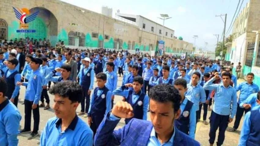 مليشيا الحوثي تفرض أيديولوجيتها المتطرفة وتواصل استهداف التعليم
