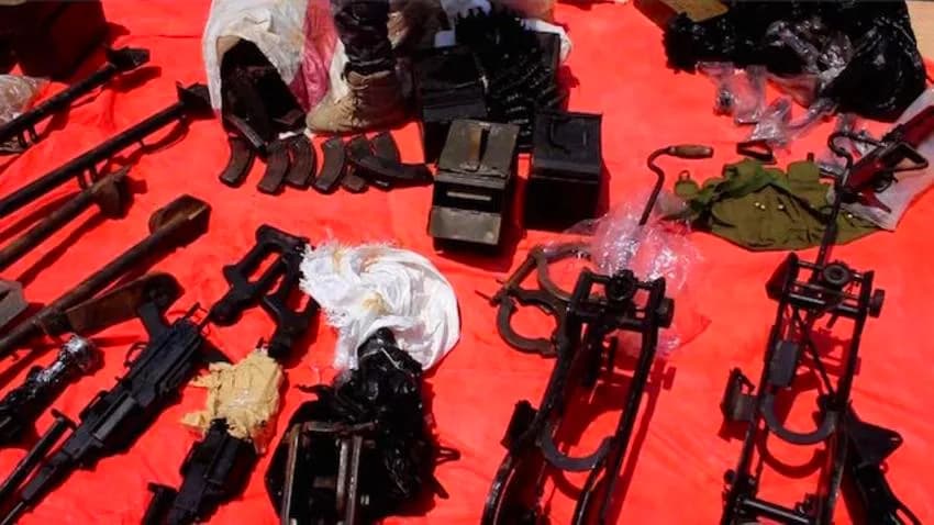 تقرير بريطاني: السفن الإيرانية لا تزال تهرب شحنات إلى موانئ الحديدة