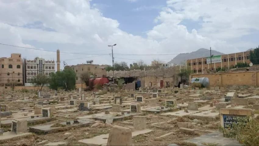 جثث لا ترتاح في صنعاء.. نبش القبور ودفن 'أسحار' تحت جنح الظلام