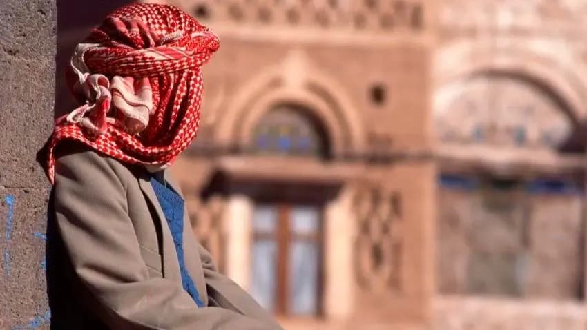 90 طبيبا فقط لبلد مثقل بالأوجاع.. واقع مأساوي للصحة النفسية في صنعاء