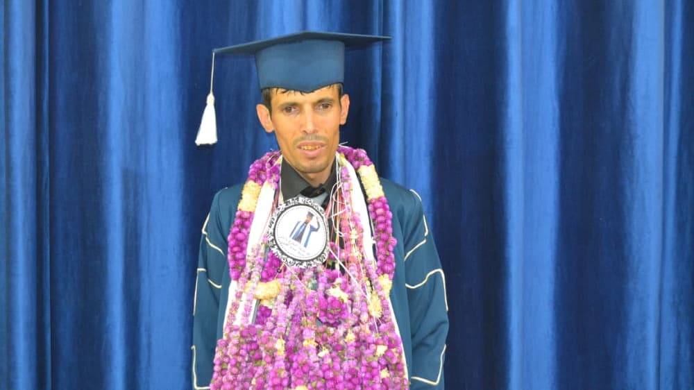 الأول على جامعة إب رغم فقدان البصر: "صدام العروي" رحلة كفاح تتحدّى المستحيل