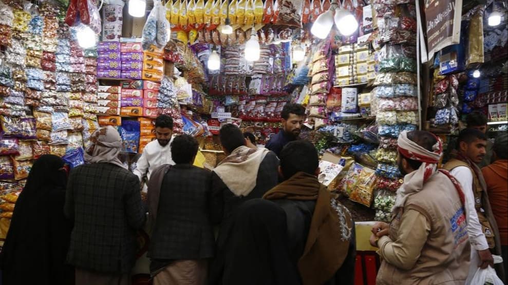 "عيد بلا بهجة".. كيف أجبرت الحرب اليمنيين على التخلي عن مستلزمات العيد؟