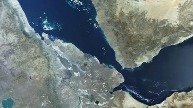 موقع أمريكي: التهديدات الحوثية بشأن البحر الأحمر لن تغير الكثير بالنسبة للشحن البحري