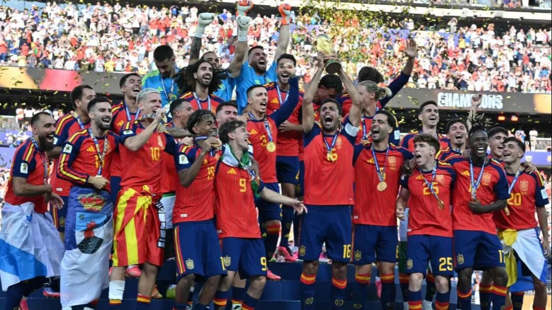 الخمسة الذين غضبوا من فوز إسبانيا بكأس العالم