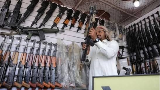 سوق السلاح في اليمن يقتحم الفضاء الرقمي: من تقاليد القبيلة إلى التسوق عبر الإنترنت