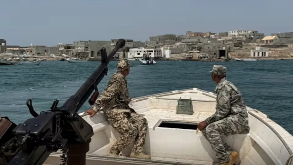 جزيرة صغيرة قبالة اليمن أضحت جائزة استراتيجية في أتون الحرب المتسعة مع إيران