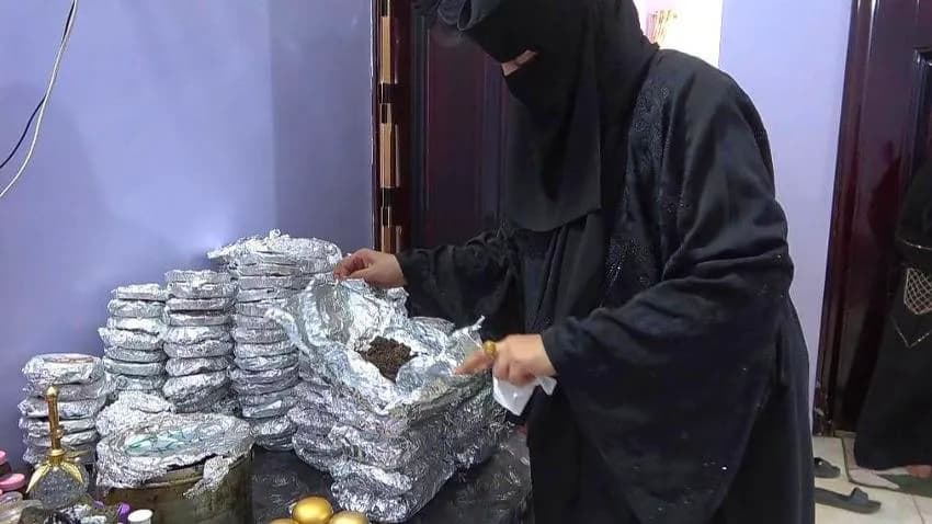 بعرق الجبين.. البخور وسيلة  النساء للتنافس والتميّز