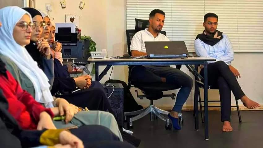 فتيات يؤسسن صالون "سطور الثقافي" في تعز