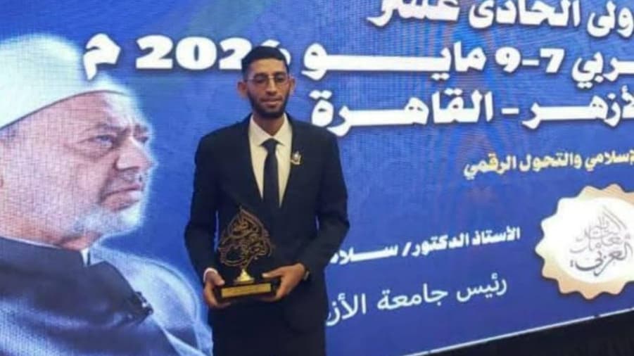 أكاديمي بجامعة سيئون يتوّج بجائزة أفضل باحث عربي متميز للعام 2026