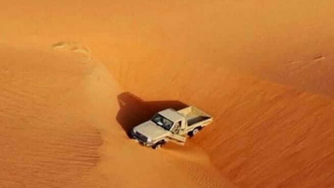 بعد وفاة شاب عطشا في الصحراء.. شرطة مأرب تفتح تحقيقا وتحتجز مرافقيه