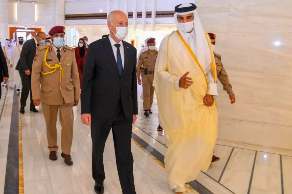 أمير قطر يلتقي الرئيس التونسي في الدوحة