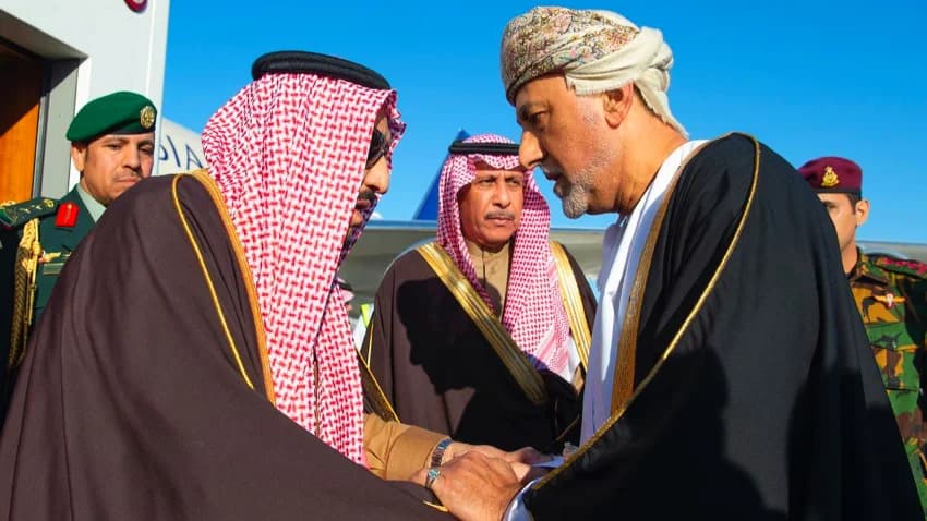 في زيارة خارجية أولى.. سلطان عُمان يتوجه إلى الرياض والملف اليمني في الصدارة