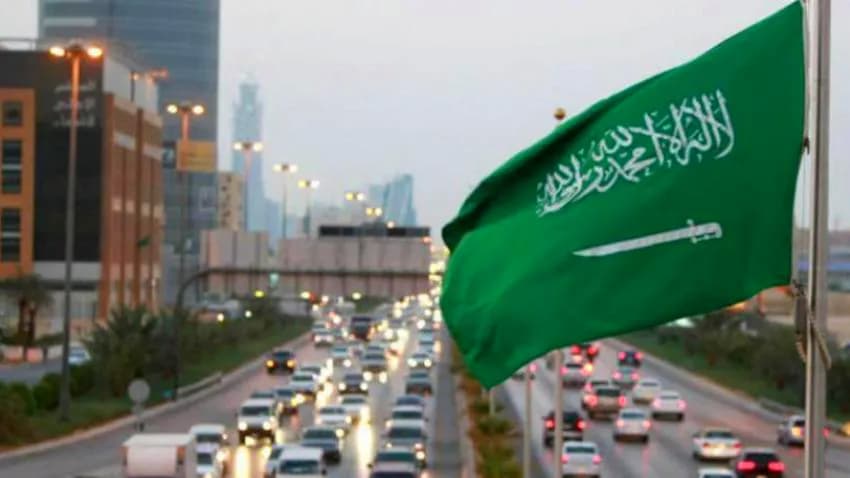 السعودية: مطلوب أمني يفجر نفسه ويصيب 4 أشخاص بجدة