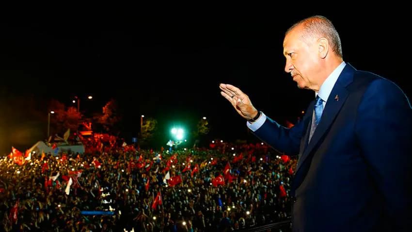 الرئيس التركي أردوغان يفوز بالانتخابات التركية