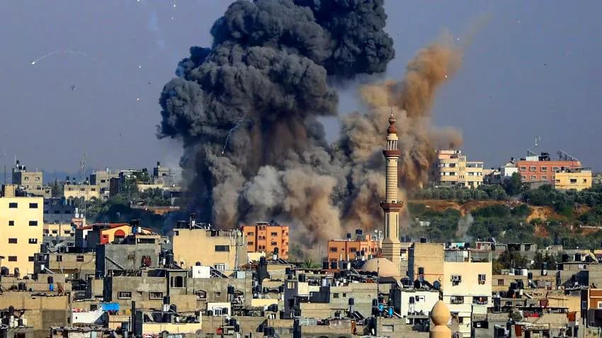 غزة.. غارات ومجازر إسرائيلية لا تتوقف وعدد القتلى يرتفع إلى 2800