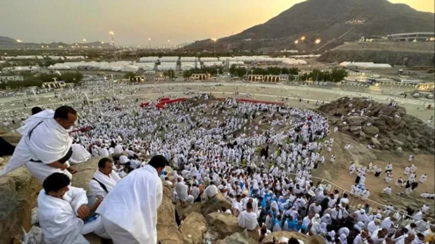 ضيوف الرحمن يتأهبون لأداء ركن الحج الأعظم