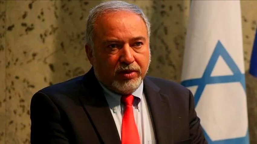 رئيس حزب في إسرائيل يدعو لتدمير ميناء الحديدة "بشكل كامل"