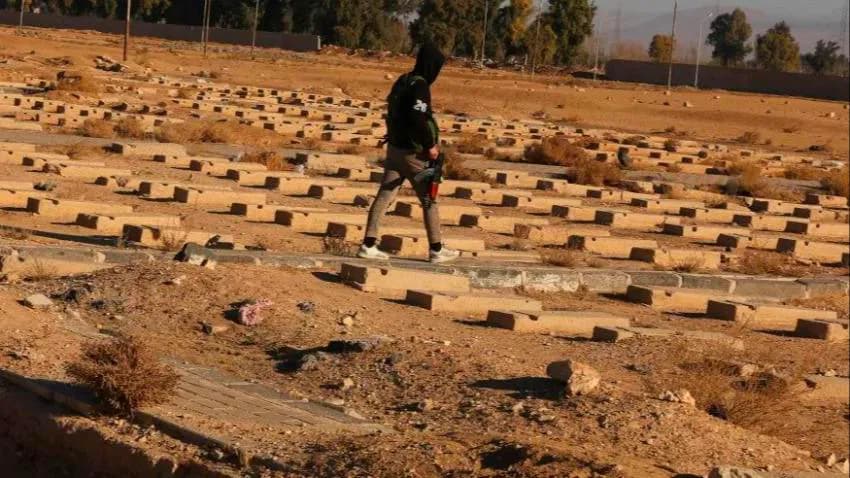 سوريا.. الكشف عن مقبرة جماعية تحوي 100 ألف جثة على الأقل