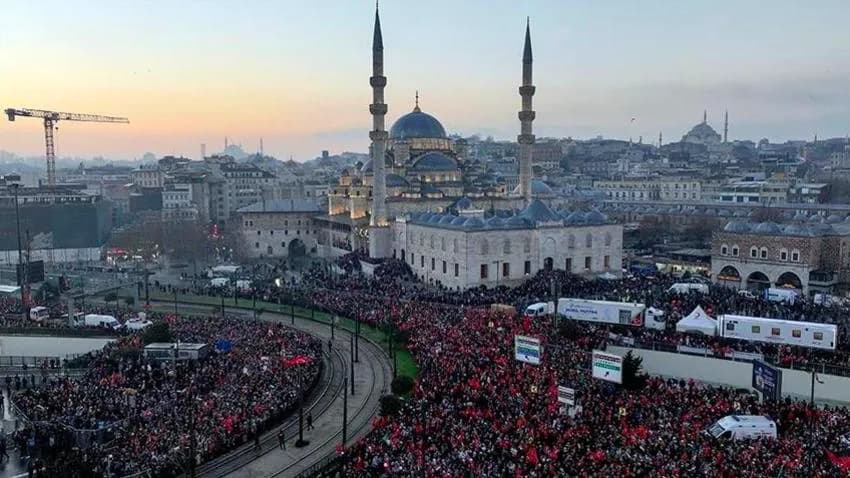 في أول أيام العام الجديد.. مئات الآلاف يتظاهرون في إسطنبول دعما لفلسطين