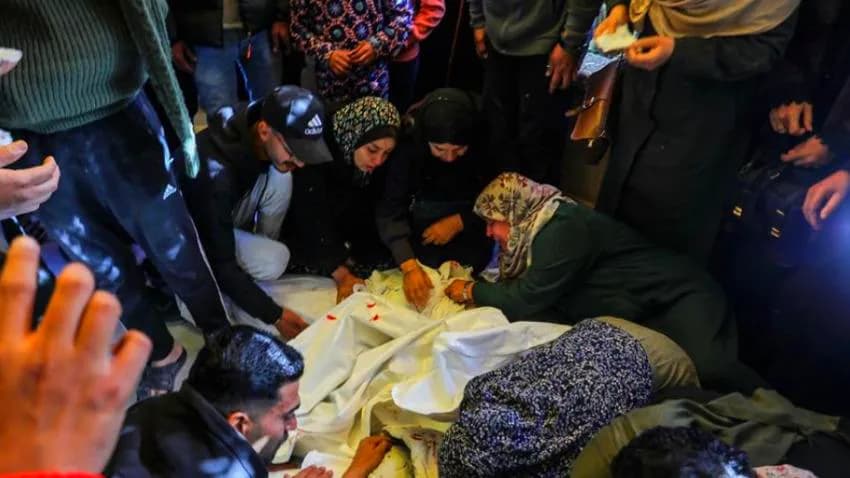 ضحايا الإبادة في غزة.. 53 شهيدا وصلوا المستشفيات بأول أيام العيد